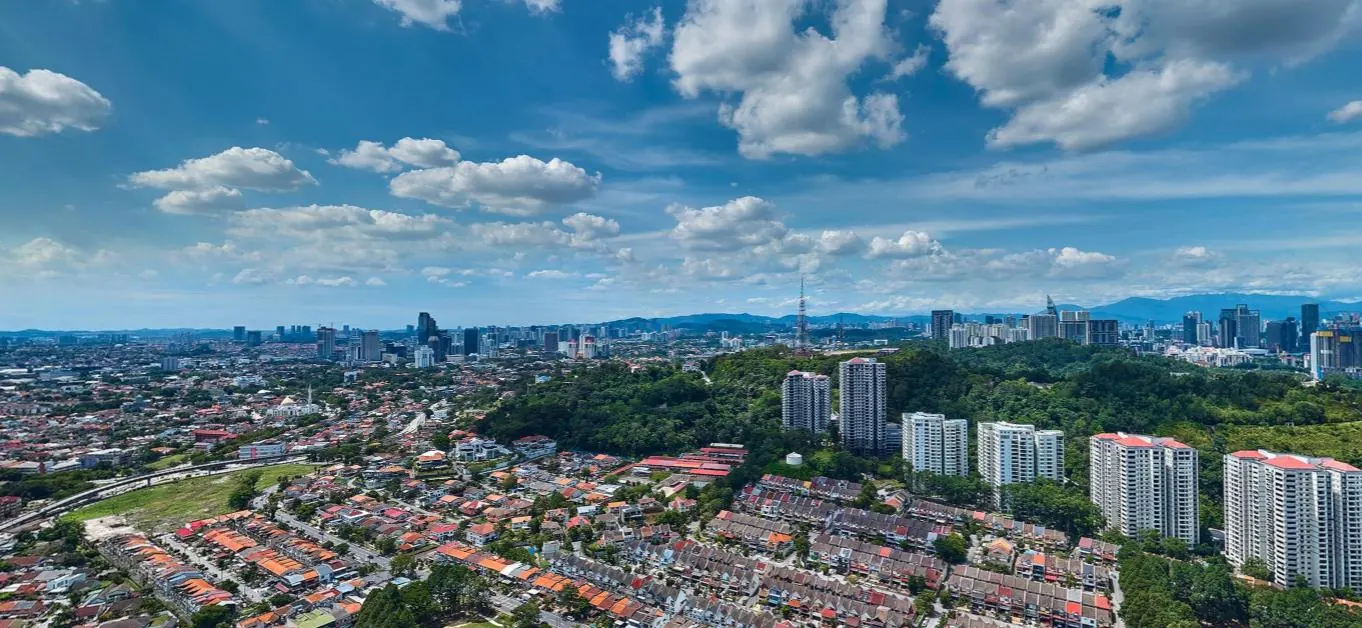 City view from M Aurora towards the north-west
